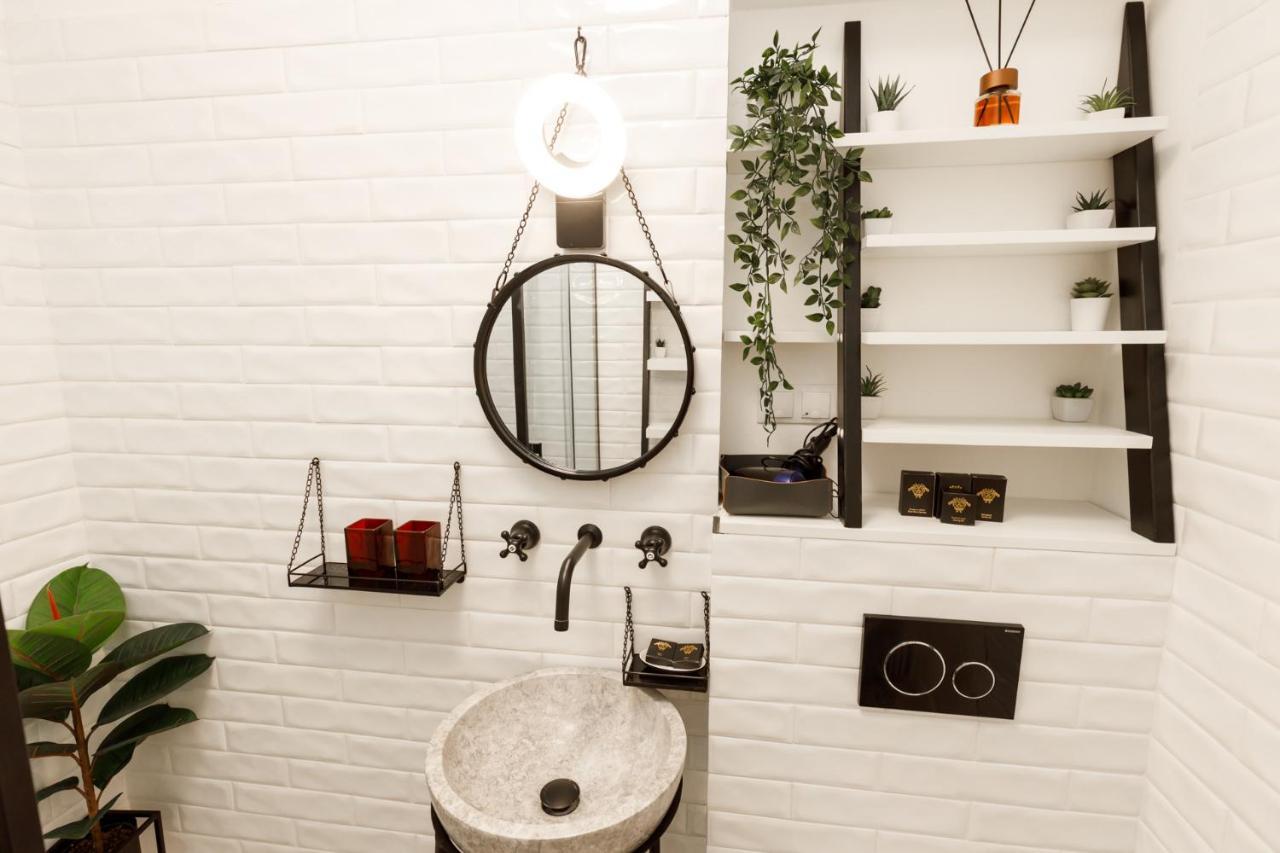 Metropole Apartments Ateneum Residence บูคาเรสต์ ภายนอก รูปภาพ